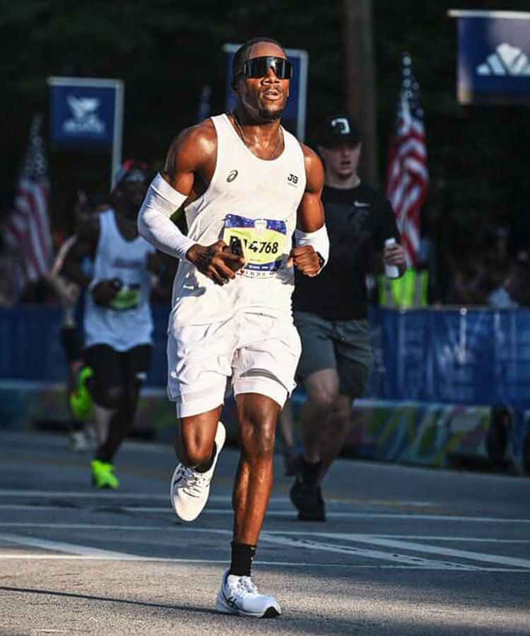 Muscle Rehab ambassador, Joe Britton, running in a marathon on a sunny day
